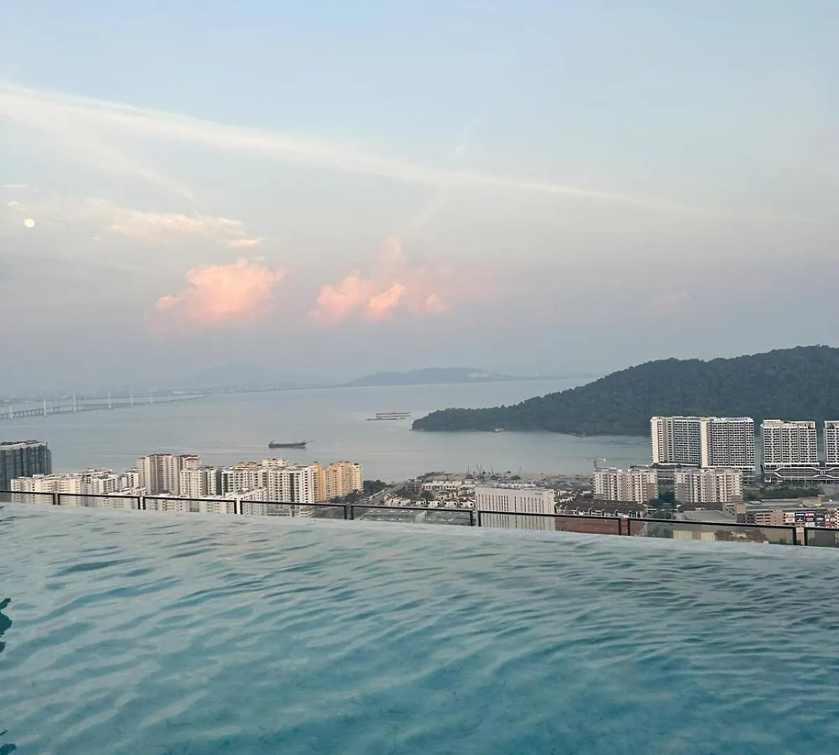 Cozy 2Br Sky Pool & Panoramic Views 1-6 Guests Apartment Bayan Lepas 0*,